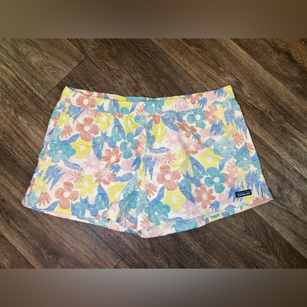 Patagonia Women's 2.5" Barely Baggies Shorts
Channeling Spring/Natural
